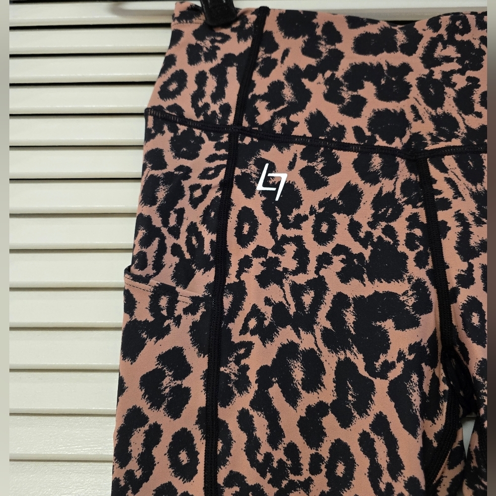 FITTIN - (NWOT) Cheetah Print Yoga Workout Athletic Activewear Crop Leggings - Picture 4 of 4